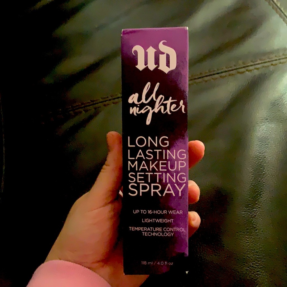 Urban Decay “all nighter” Makeup Setting Spray